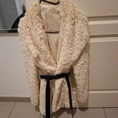 Manteau fausse fourrure 